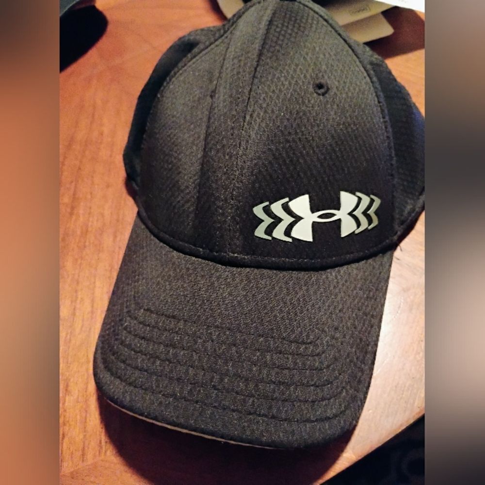 (0993) Ladies Under Armour Black Cap